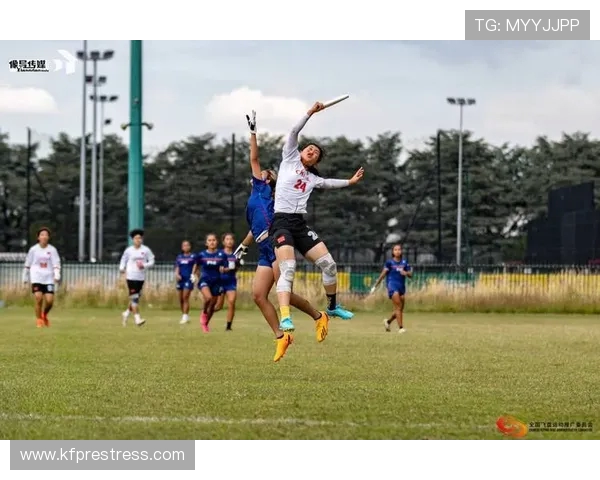 重庆飞盘队技术争议引发热议球员表现与战术分析成焦点