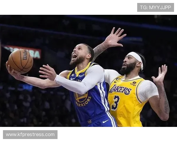 勇士与骑士激战第3场争夺总冠军的关键时刻与精彩瞬间回顾 勇士与骑士激战第3场争夺总冠军的关键时刻与精彩瞬间回顾